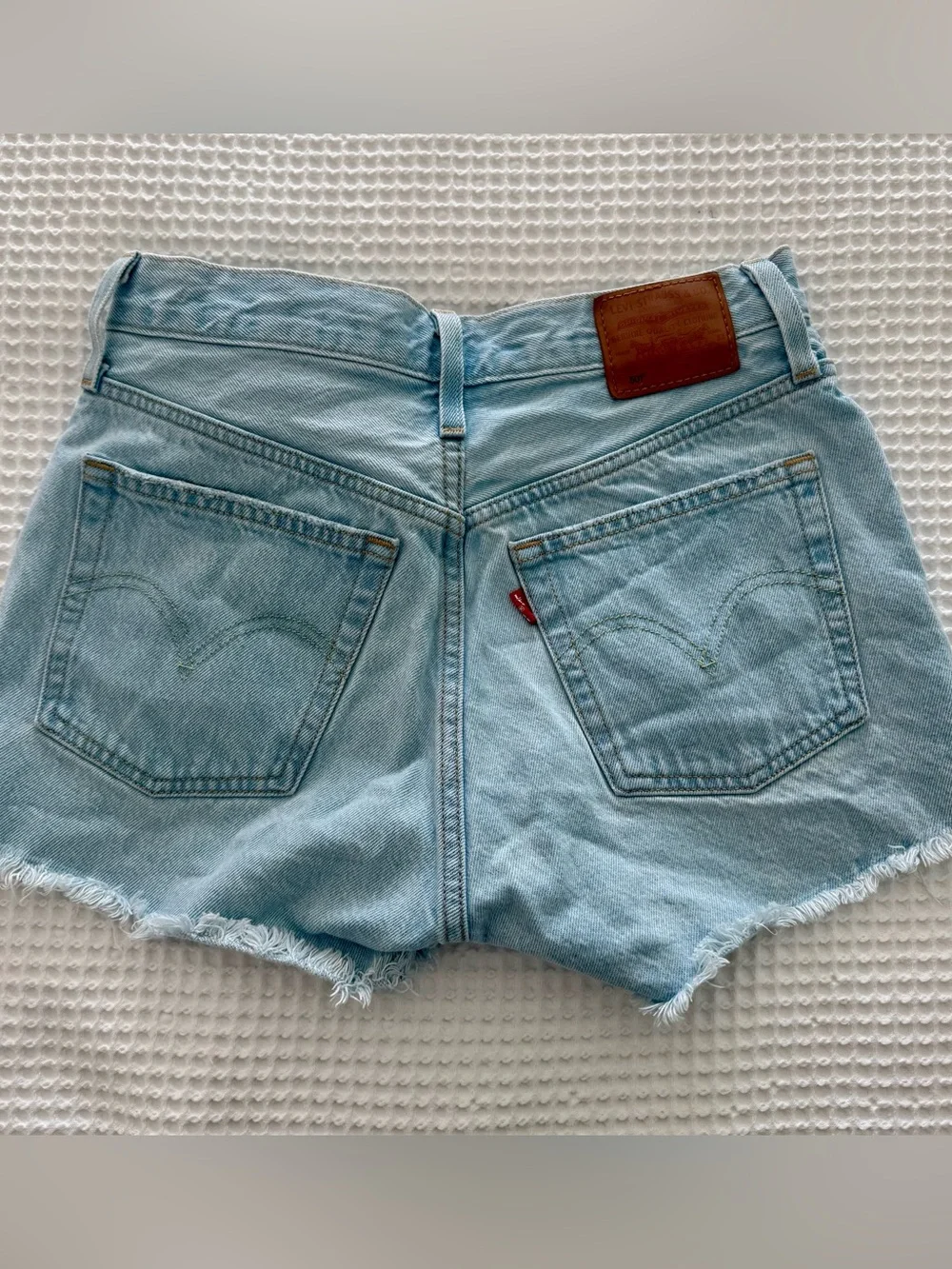 NWOT LEVI STRAUSS Women’s 501 Denim Jean Cutoff Shorts Waist 25